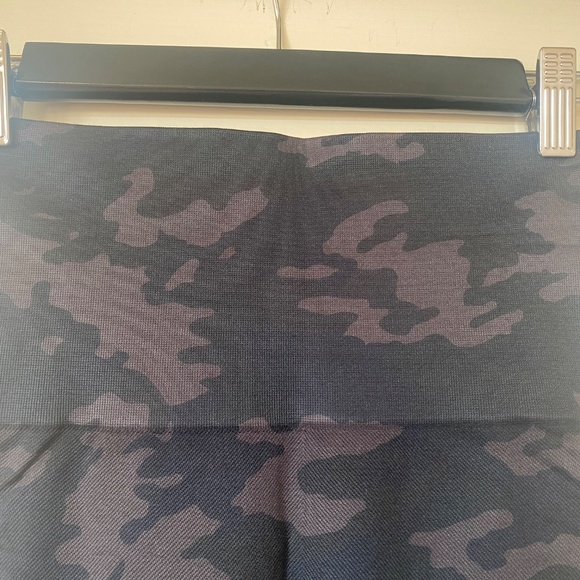 Spanx Black Camo Leggings NWT Size Small - Picture 4 of 13